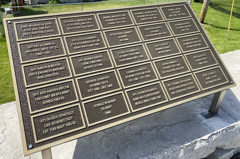 Plaques are 25 on each mount.
